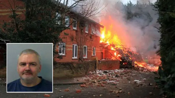 کشف بقایای پیکر یک انسان در فاجعه انفجار یک ساختمان +فیلم