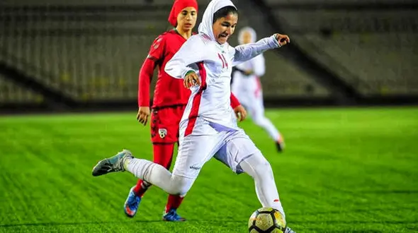 گلنوش خسروی لژیونر ایرانی همبازیان آفریقایی‌اش را پرسپولیسی کرد! + فیلم