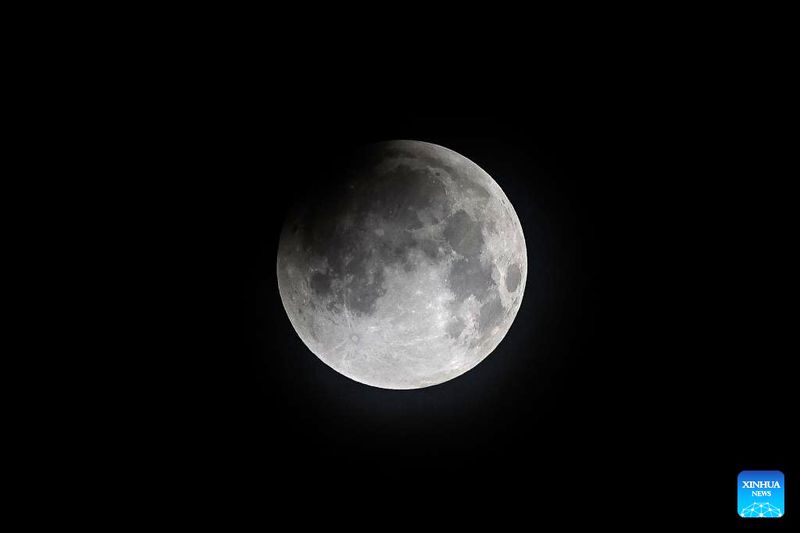 Lunar eclipse18