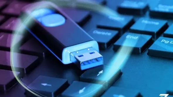 فلش مموری‌ چه ساختاری دارد؟