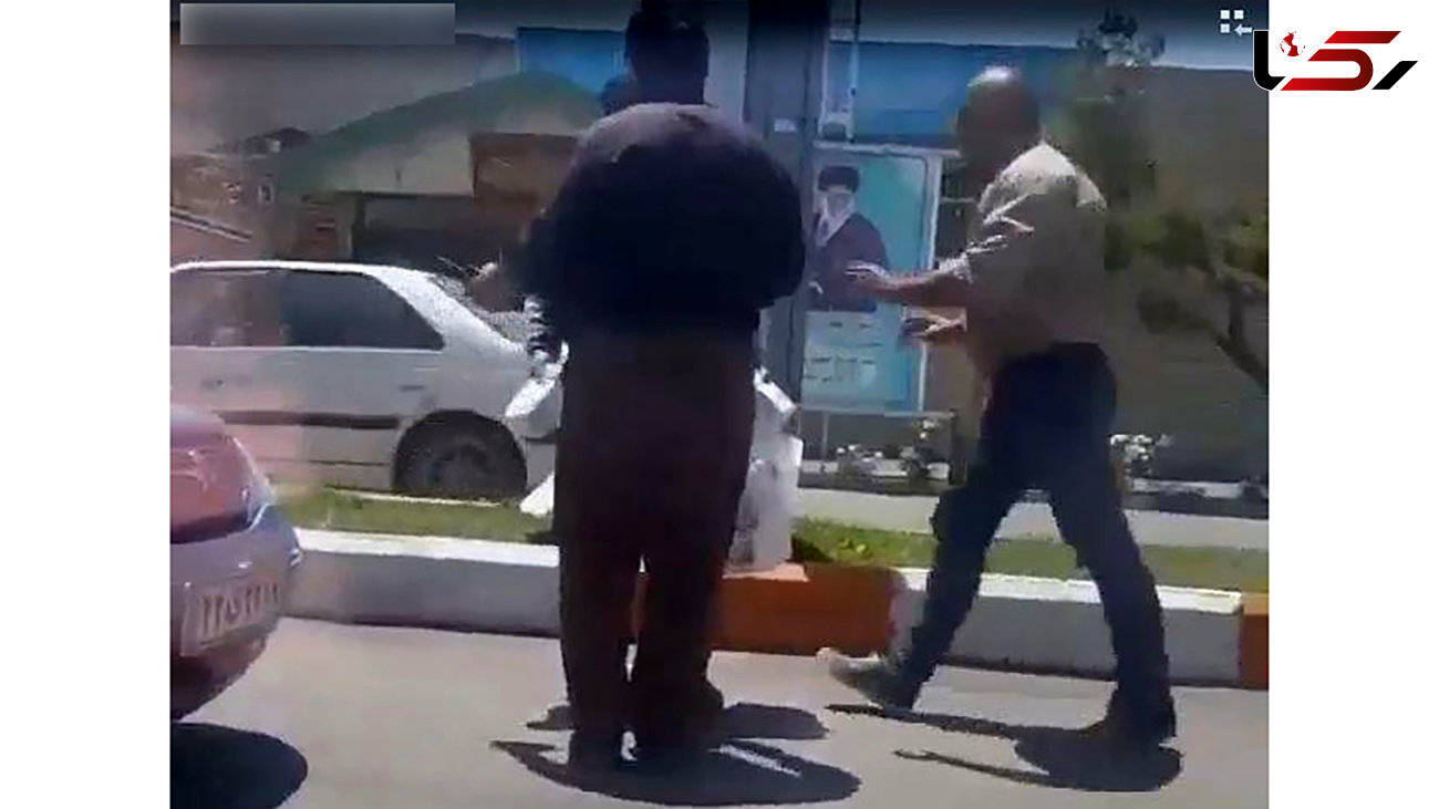 فیلم کتک خوردن یک دستفروش توسط 2 مامور سد معبر در خیابان