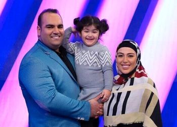 عکس / نگاهی به چیدمان  خانه با کلاس و دوبلکس  بهداد سلیمی با پله های مارپیچ  / سلین خانوم دختر آقا بهداد چه چادر نماز قشنگی داره !
