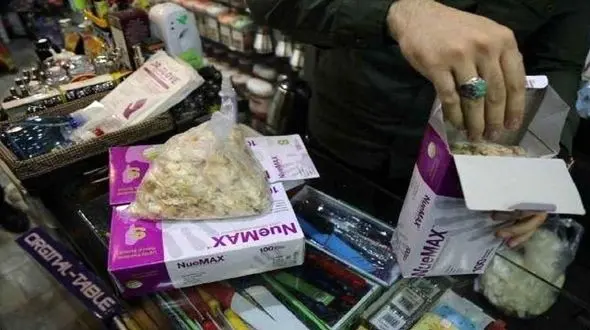 جولان کفتار کرونایی در بابل / او با خاک اره به جنگ کرونا می رفت + عکس