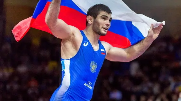 نایفونوف: یزدانی زوایای کشتی را بلد است/ از غیبت در مسابقات خسته شده‌ام