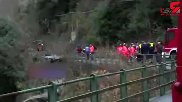 ریزش جاده بر اثر سیل و رانش زمین بخاطر بازندگی های شدید+ فیلم 