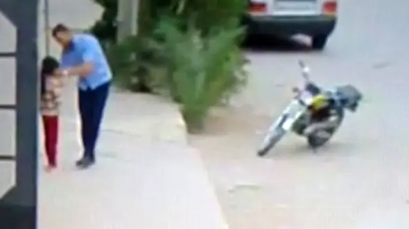 پاره شدن گوش دختر بچه خوزستانی در صحنه سرقت گوشواره + فیلم