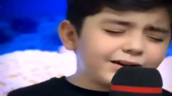 آواز احساسی؛ بچه خارجی انقد فارسی روون آهای خوشگل عاشق خوند انگار هفت نسلش ایرانین