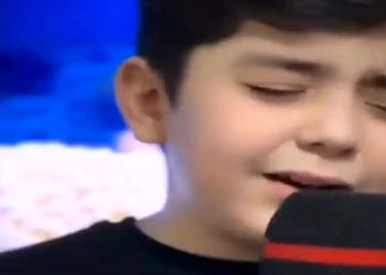 آواز احساسی؛ بچه خارجی انقد فارسی روون آهای خوشگل عاشق خوند انگار هفت نسلش ایرانین