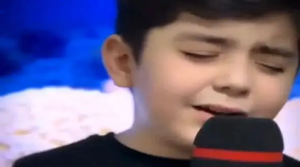 آواز احساسی؛ بچه خارجی انقد فارسی روون آهای خوشگل عاشق خوند انگار هفت نسلش ایرانین