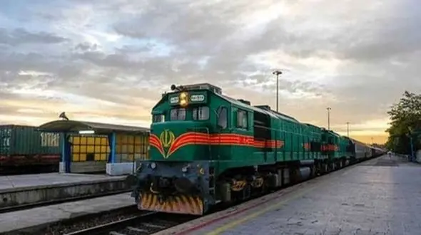 برخورد قطار با عابران کنار ریل در کاشان / یک نفر در دم فوت کرد