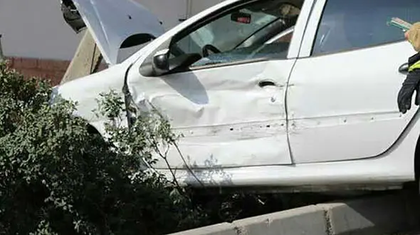تصادف مرگبار سمند با تیرچراغ برق در یزد