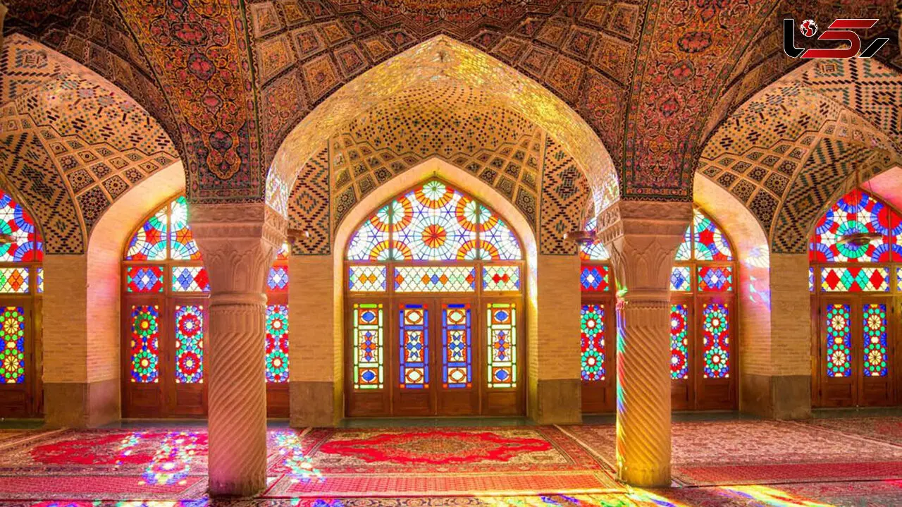 جادوی شیشه‌ های رنگی مسجد نصیرالملک شیراز / فیلم و عکس