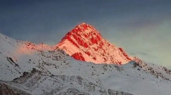جادوی نور خورشید بر پیکر قله های باشکوه کوهرنگ