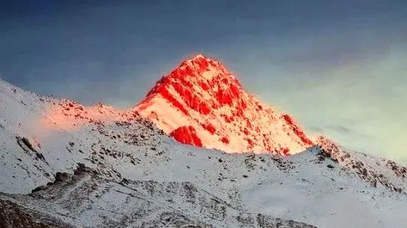 جادوی نور خورشید بر پیکر قله های باشکوه کوهرنگ