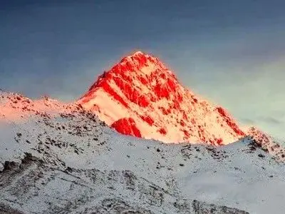 جادوی نور خورشید بر پیکر قله های باشکوه کوهرنگ