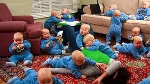 خلاقیت خنده دار مادر زبر و زرنگ برای حمل 8 قلوهایش با کالسکه سفارشی در خیابان حماسه ساز شد+عکس/ هنر نزد مادران است و بس!