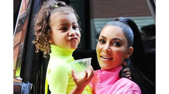 ماجرای عکس فتوشاپی کیم کارداشیان و دخترش 