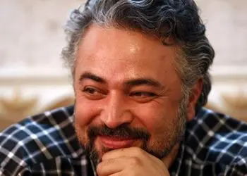 فیلم / حضور چشمگیر بازیگران در مراسم تشییع و ختم حسن جوهرچی  / چهره های ماتم زده لعیا زنگنه ، پرستو صالحی و حامد بهداد تا پژمان بازغی/ ضجه های دختر و همسر آقای بازیگر کنار پیکرش