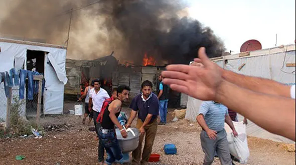 جزئیاتی از آتش سوزی کمپ پناهجویان سوری در لبنان+تصاویر