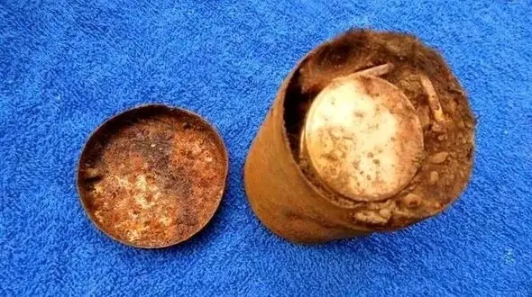شوک کشف گنج: 150 سال تاریخ و طلا در پناه یک قوطی ساده!