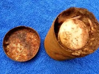 شوک کشف گنج: 150 سال تاریخ و طلا در پناه یک قوطی ساده!