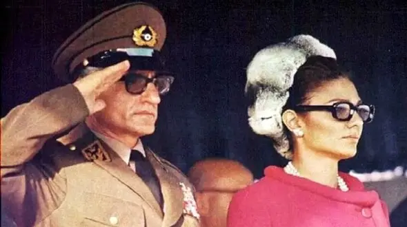 سفر به ایام قدیم سال 1350؛ سفر خانواده پهلوی به پاسارگاد برای دیدن مقبره کوروش