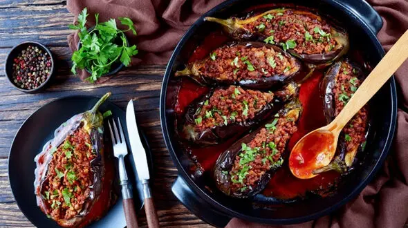 طرز تهیه بادمجان شکم پر به ساده ترین روش