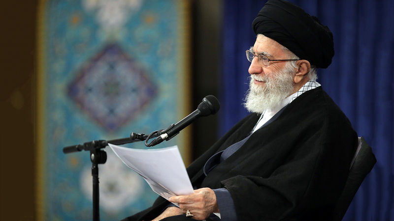 آیت الله خامنه ای رهبر انقلاب اسلامی در دیدار خانواده‌های شهدای حادثه تروریستی حرم مطهر شاهچراغ