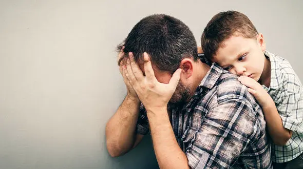 وحشت پسر 6 ساله از مادرش در کلانتری / پدر عاشق ناپدید شد + جزییات