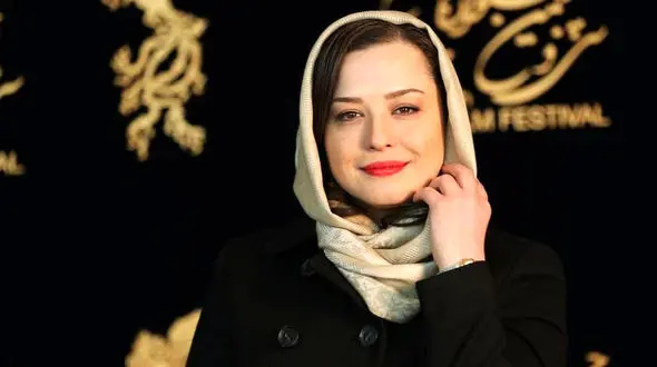 حرکت جالبی که مهراوه شریفی نیا در یک تئاتر انجام داد +عکس
