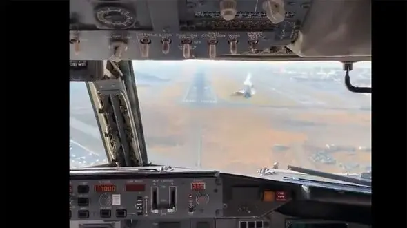 ببینید / برخورد یک پرنده به شیشه کابین خلبان + فیلم شوک آور