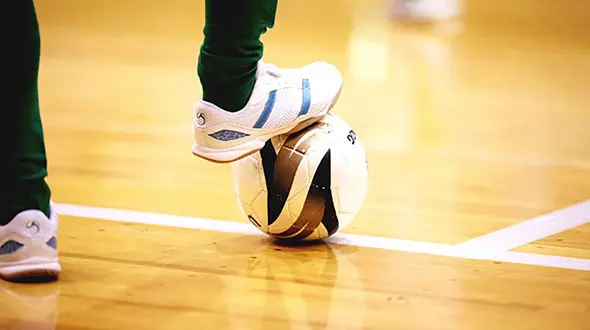 زلزله در فوتسال جهان/ ضربه اوت در فوتسال با دست شد