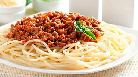 اسپاگتی با خوراک گوشت و طرز تهیه 