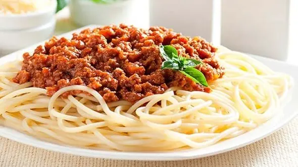 اسپاگتی با خوراک گوشت و طرز تهیه 