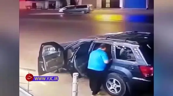 تصادف وحشتناک چند ثانیه بعد از خروج کودک از خودرو +فیلم
