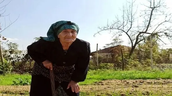 آواز جگرسوز و باشکوه ننه گیلانی تو تلویزیون / جوری سینه سوز خوند از غمش قلبت فریزر میشه