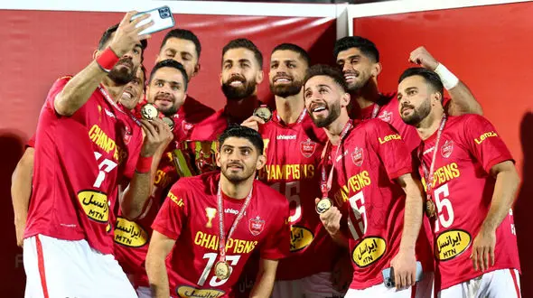 در رختکن پرسپولیس قبل و بعد از قهرمانی چه گذشت؟ + فیلم