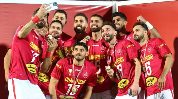در رختکن پرسپولیس قبل و بعد از قهرمانی چه گذشت؟ + فیلم