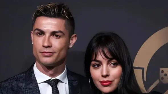 جورجینا: همون نگاه اول  من و رونالدو بدجوری عاشق هم شدیم .../ توی خیابون مسیر خونه بودم دیدمش .../ بعد توی یک جشن عاشقانه ... 