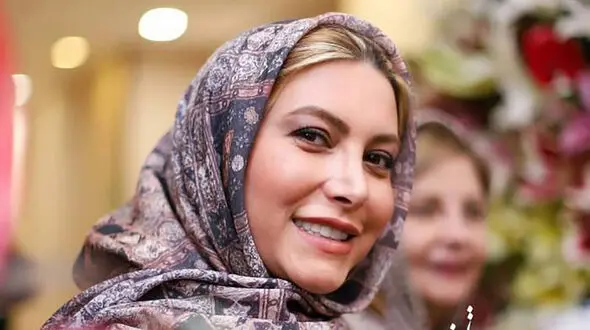 تزئین و برچسب های عجیب گوشی گران قیمت فریبا نادری + عکس 