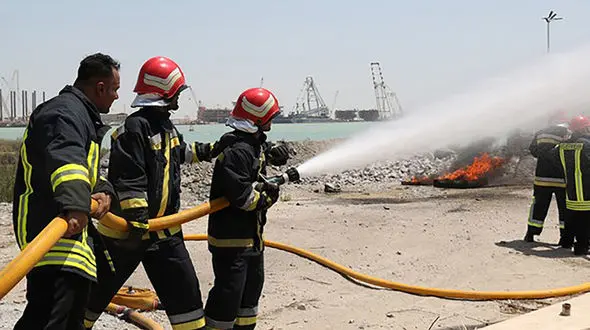آتش‌سوزی بزرگ در تأسیسات نفتی غرب کارون + فیلم