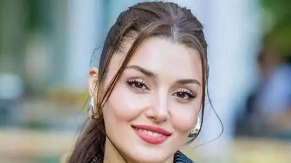 عکس ها / نگاهی به چیدمان  ایرانی خانه مجلل هانده ارچل / از باغ سرسبز و مبلمان مدرن تا دکوراسیون جذاب ایرانی