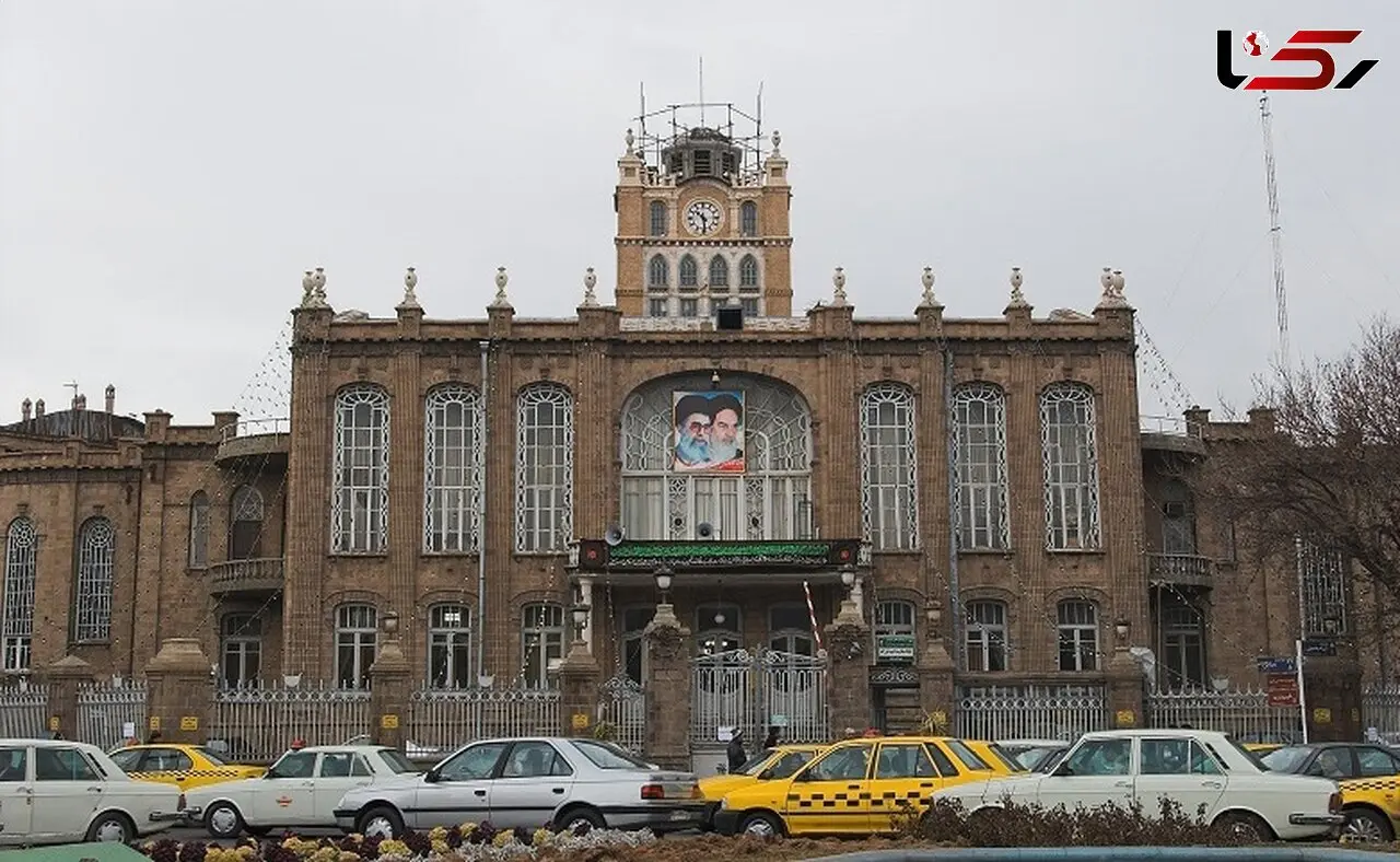 کاخ ساعت تبریز در معرض تخریب / اشیای عمارت در زیر زمین؛ بلاتکلیف/  اعضای شورا همین لحظه ساختمان را تخلیه کنند