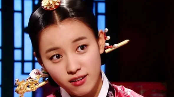 «دونگ‌یی» در لباس دزدان دریایی جذاب‌تر شد+عکس