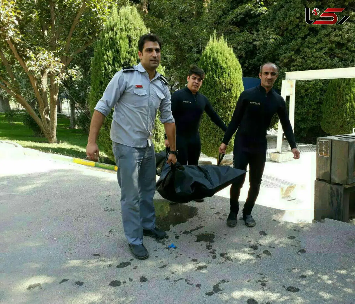 این جسد روی رودخانه جاده چالوس شناور بود + فیلم (16+)