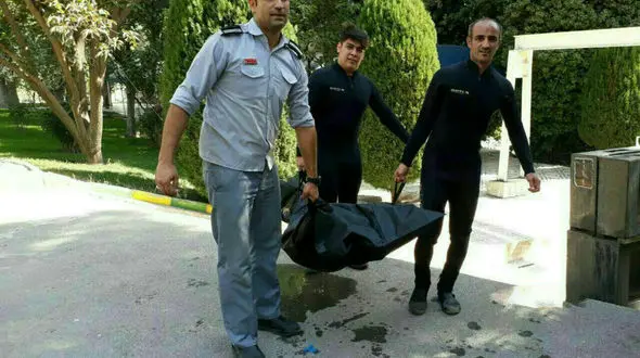 این جسد روی رودخانه جاده چالوس شناور بود + فیلم (16+)