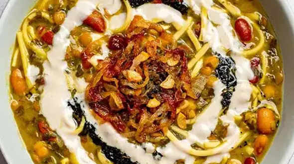 طرز تهیه آش رشته خونگی و دلمه برگ مو در منزل