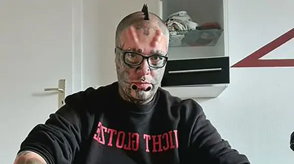 16+ / علاقه د به اسکلت مردی را به وحشتناک ترین انسان تبدیل کرد + فیلم و عکس / آلمان