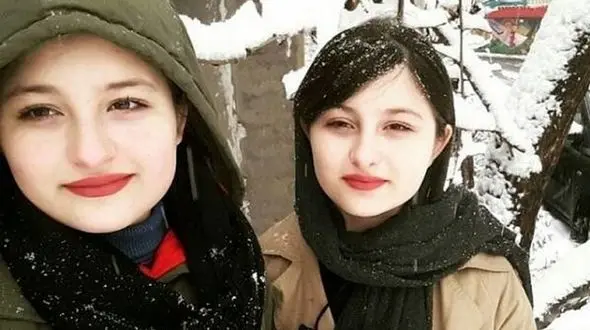 سارا و نیکا و عکس خانوادگی شان در ایران