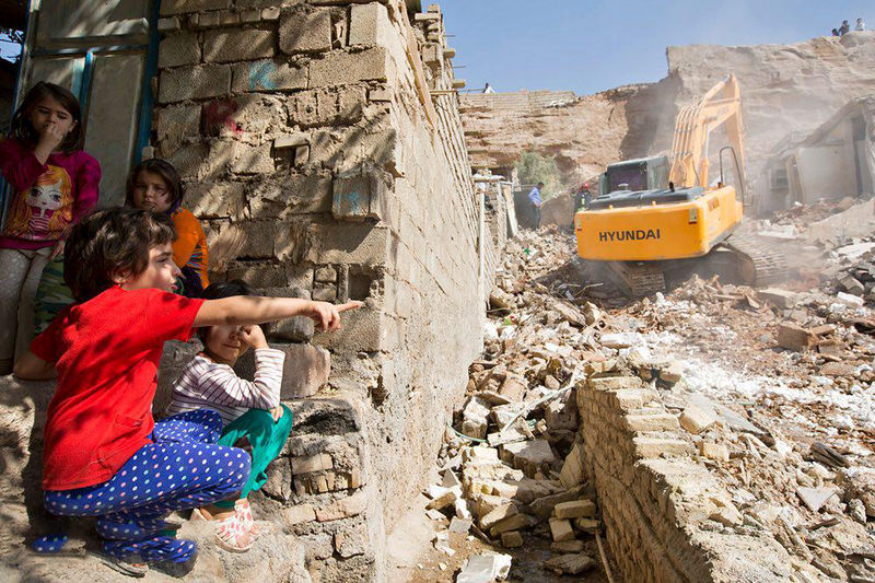 مرگ ٢ کودک در حادثه سقوط سنگ روی ٢ خانه در اهواز